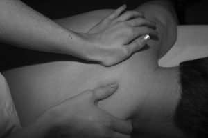 Schulter tapen vs Massage